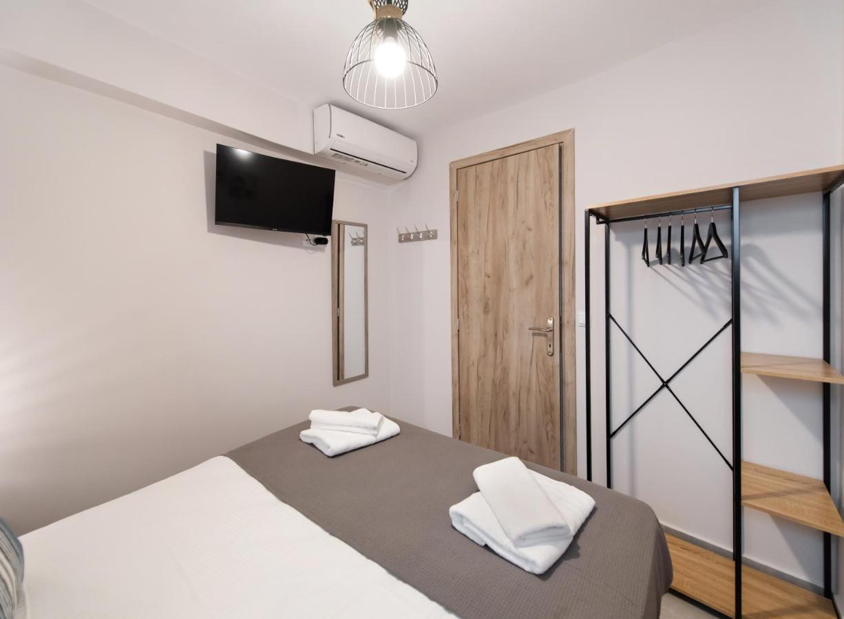 Angelica'S And Irene'S Design Apartments Swimming Pool ニキアナ エクステリア 写真