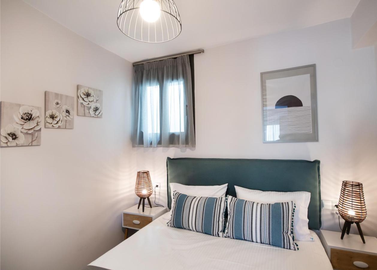 Angelica'S And Irene'S Design Apartments Swimming Pool ニキアナ エクステリア 写真