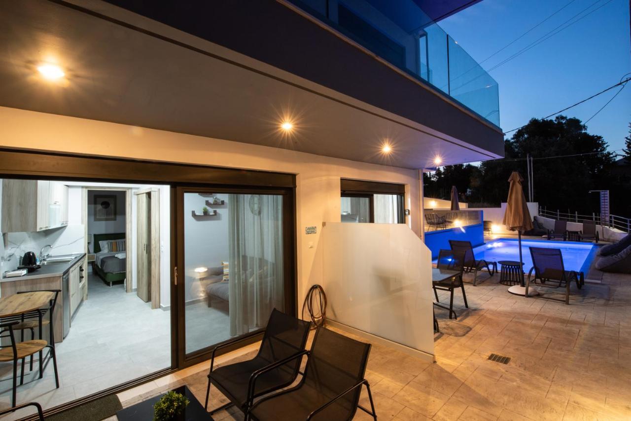 Angelica'S And Irene'S Design Apartments Swimming Pool ニキアナ エクステリア 写真